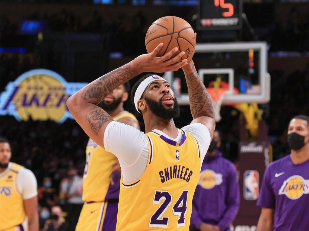 马龙强硬表态:约基奇休战由我决定,绝无商量 回顾湖人上赛季对安东尼·戴维斯的负荷管理